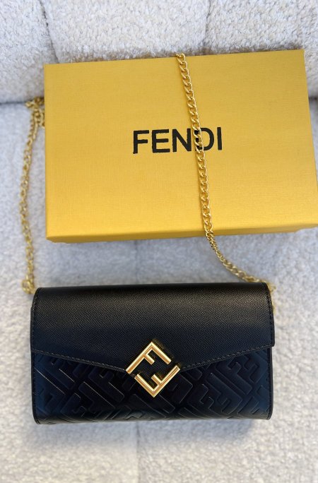 كلاتش - Fendi / شامل علبة